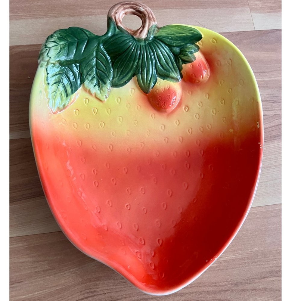 STRAWBERRY Serving Dish Ceramic Beautiful Used Condition Lifelike Coral Yellow